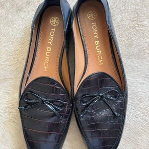 Tory Burch Women’s Black leather Croc embossed flats size 8M